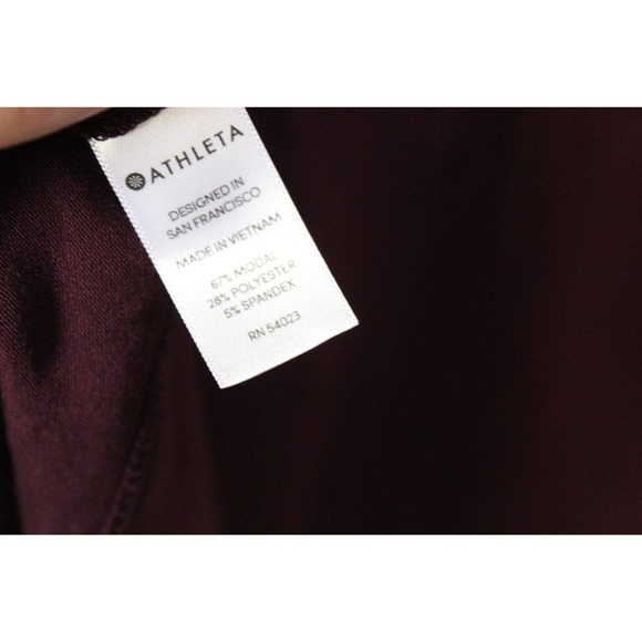 ✨2/$20 Athleta Cloudlight Asymmetrical Top Women's Small Auberge Maroon H13878 - Picture 9 of 9